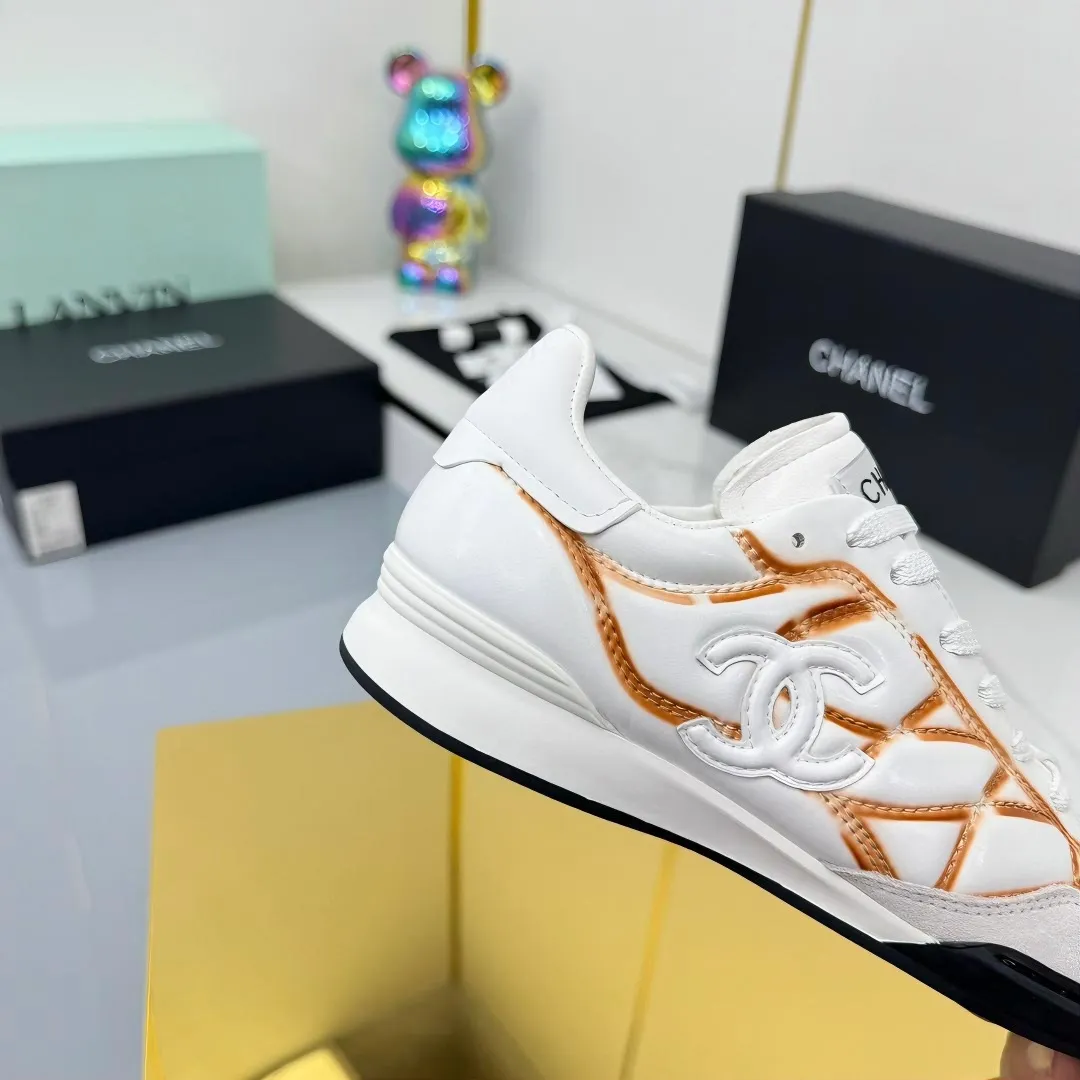 👟👟Ex-factory price 620👟👟 Top version Chanel Chanel - 2025 counter top casual sports shoes This sneaker is a classic design; the upper is electro-embroidered with a variety of techniques; the outsole is fashionable and sporty; it is extraordinary and incorporates a variety of color matching elements... The diversified mix and match is very beautiful and versatile, and can be used for leisure, fashion, sports and outdoor... ꫛꫀꪝ Go➫ Material: ❶Upper is made of: original cowhide ❷Inner lining is made of: original imported sheepskin ❸Outsole is based on: original TPU combination outsole Special counter boutique packaging complete set for women 35–41